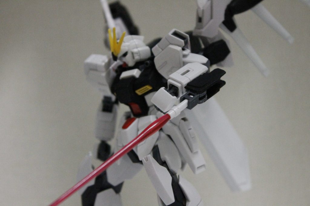 予備ビームサーベル
サーベルとボールデンアームズ以外はプラ板です。
画像のようにトンファーっぽく展開したり、