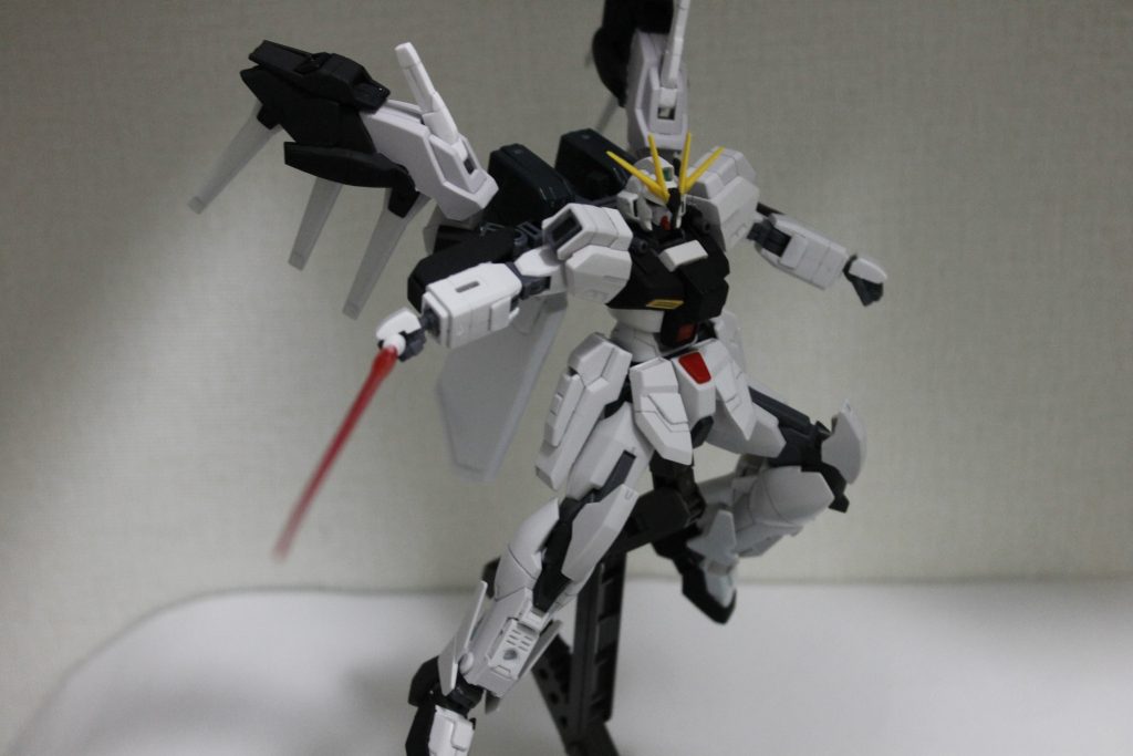 手に持たせることもできます。