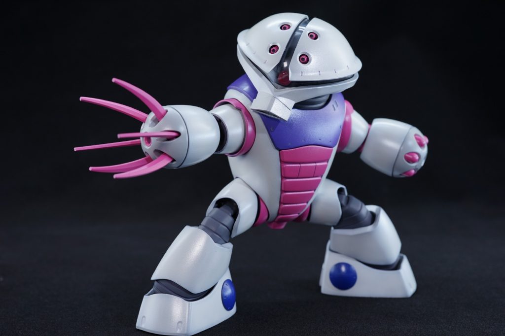 ## アイアンネイル
アイアンネイルは開閉と差し替えで伸縮を再現しています。
フレキシブルべロウズリム(腕が伸びるヤツ)も最大6個まで取り付けられるので結構伸ばせます。
※塗装し忘れたり、肘関節の軸に移植したり、折れたBJが抜けなくなったりして3つしか残りませんでした…。