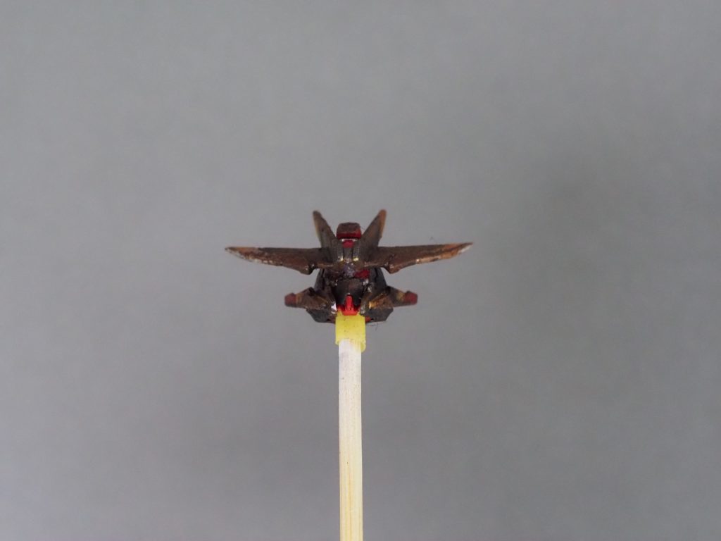 への字のモールドは
パテで埋めてスッキリと。