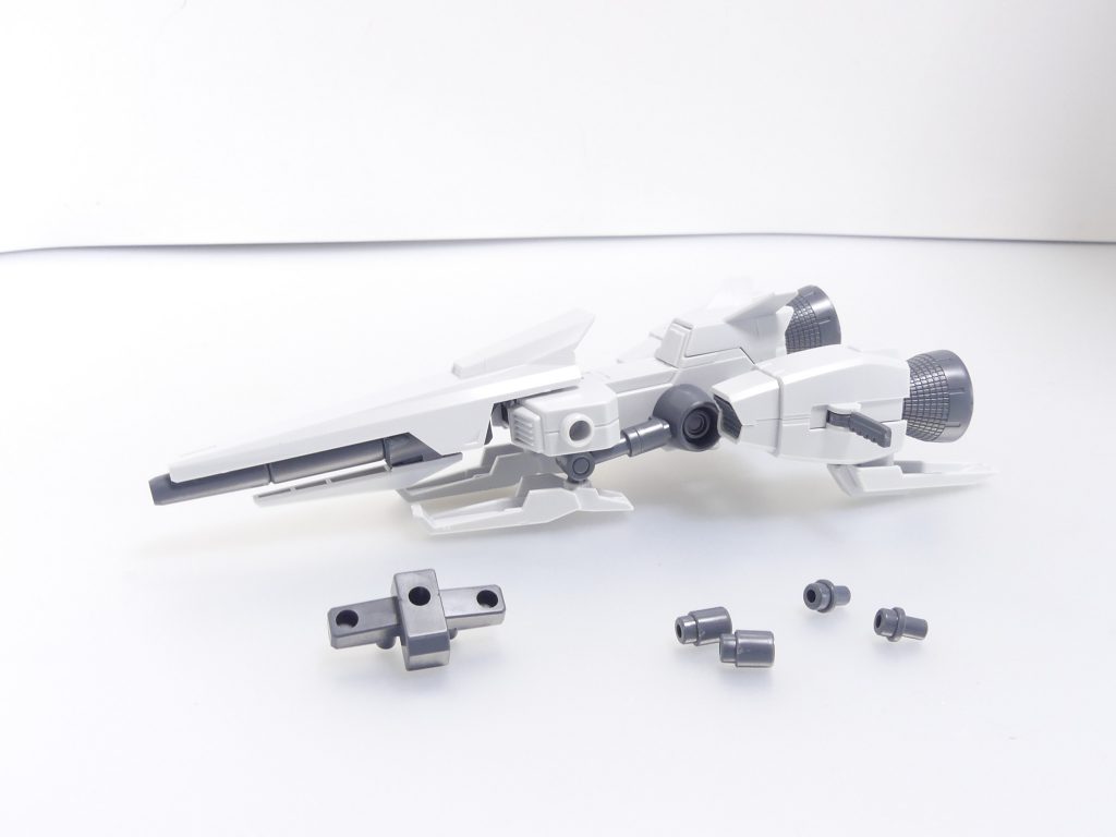 セット内容。・メガライドランチャー本体・バックパック接続用ジョイント・ビルドジョイント(特殊)(特殊)とありますが、本機の前面横、太いジョイントに対応したものです。昨今は3ミリジョイントが主流なのでちょっと使いづらい感?ともあれ、前面横に3ミリ軸や穴を生やすことができます。