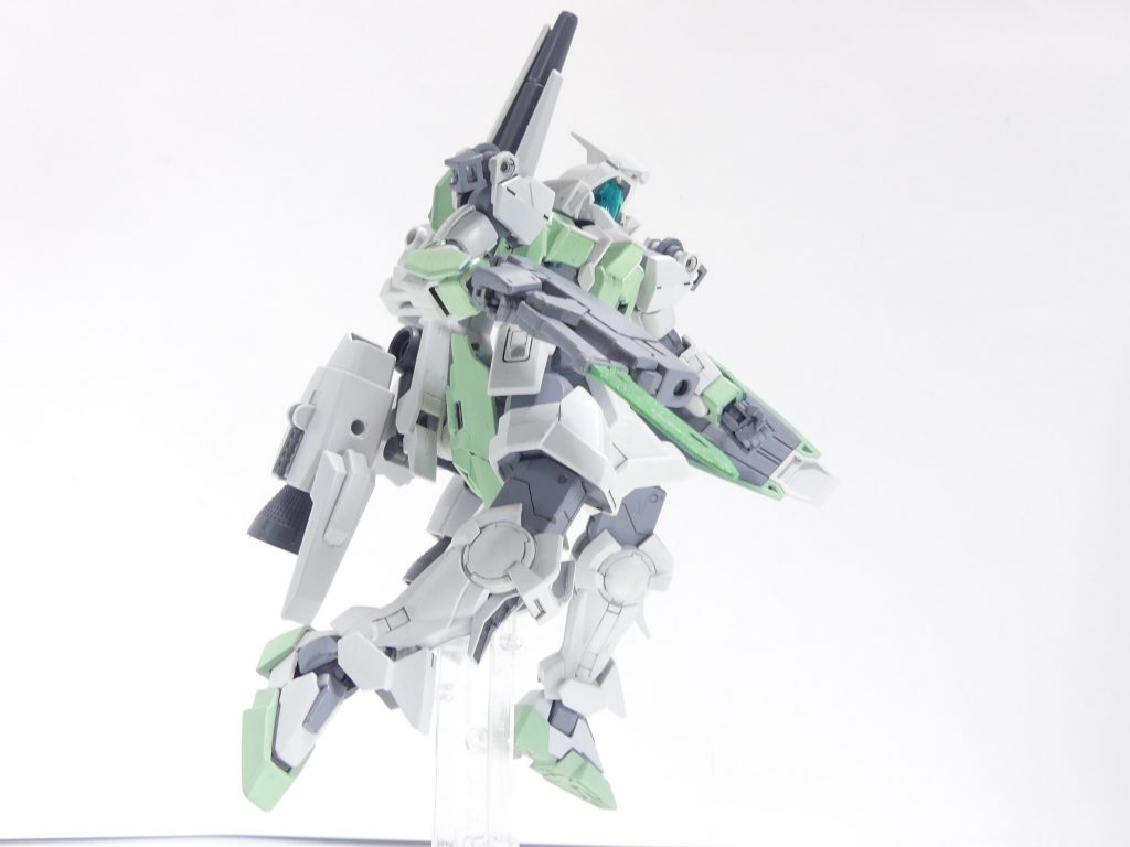 バックパックユニット:本編設定では金属パーツも利用されており、高い推力を持っていた。専用の軸とアームで接続。アームは可動式。なお、1軸接続も可能です。