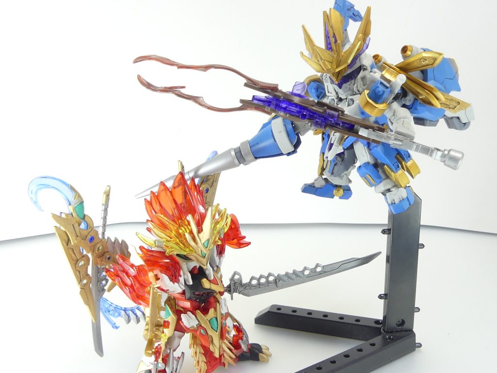 第88改「シドを求めて」(「Re:RISE」編 2nd Season)シド。彼は、今・・・どこに?~フォース・「ジャスティスファイト」のフォースネスト~こちら、シュナイデ。今は、古巣の一つ・「ジャスティスファイト」のフォースネストにやってきた所だ。・・・「一つ」。そういえば、いろんな場所を回ったものだ。SDガンダム使い達としか波長が合わないからと、各地を転々としたっけ。で、今は・・・一人、か。テンペストールギスにも仮面を付け、その真の姿と力を抑えるのと・・・かつての「仲間」に、申し訳が立たなかったからと。私は、アルザス・リースリングに負けた。あの、武装ごて盛りのハイゼンスレイとやらに。完全に行動が読まれていたのだ。私は、再戦を申し込む。今度は、あの出所不明武装の持ち主も含めた・・・うん、3対3でだ。クレームを付けるためとは、今回は言いがたい。確かめるためだ。私の「ビルド」を。私がGBNを作り上げるために、してきた「ビルド」を・・・・・・と言う回想はここまでだ。「ジャスティスファイト」は、「三国伝」や「三国創傑伝」のガンプラ使いが揃っている。フォースネストはまさに合戦の野営地のようだな。たのもう!・・・サブリーダー、リュウゼンが出たか。懐かしいな。数年前のレイドバトルでは、二機で無双したものだ。アストレイもそのまま・・・リーダーは不在か?・・・そうか。ともあれ、今は・・・古巣に、確かめたいことがある。シド。「EXA-DB」の番人ではなく、ダイバーとしてのシド。あのダイバーランクSの英雄・・・彼の事を知るダイバーはいないか?確かめたい。今、彼はどこで何をしているのか・・・!