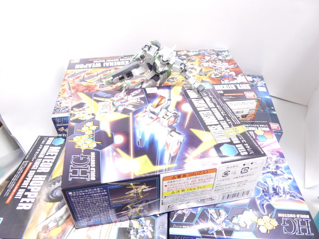 ※まずは報告※【HGBC確保残り数：0】【HGBCレビュー残り数：8】ガンプラを満足に買うことすら出来ない時代。趣味が壊滅の危機に瀕している今、あえて叫ぶんだ。「俺達は、俺達の「好き」を諦めない！」って。･･･ということで、EX28で示していた「残るHGBC」をついに全確保成功。HGBC編、コンプリートの目処が立ちました。それら一つ一つが「出会った」軌跡である事を、最後の購入地・半ば開店休業状態のヨドバシ上野で感じた次第です。これから毎週１個紹介するとしても「ビルドダイバーズRe:RISE」の終了より先に完結してしまう計算になるので･･･全体としては伸ばし気味にレビューの予定。気長にお待ちください。ちなみに、HGBC（HGIBA・HGBD:R武装キット・システムウェポンキット含む）で購入していないのはビルナク・ビルハン丸と忍パルスビームズのみです。それ以外は全て１度以上購入した事になりますが･･･これによる出費は計算不能です。半額で買った物や２倍以上の値段で買った物などもかなりありますし･･･