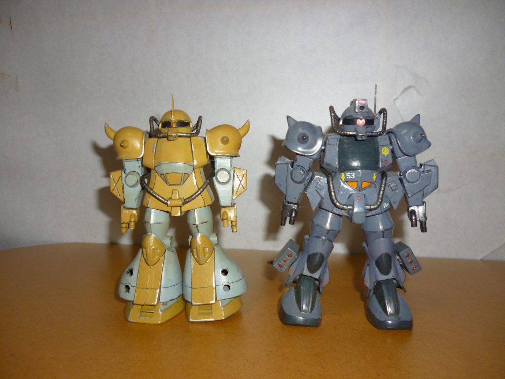 グフ重装型とのツーショットです。
こうして並べてみると、両腕の武装が一緒と言うこともあり、結構似ていますね（ちなみにグフ重装型は、私が初めてガンスタに投稿した作品になります。ご興味のある方は是非チェックしてみてください）。