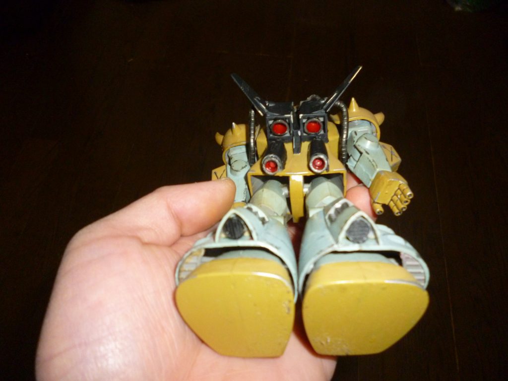 バックパックと腰のスラスター内部です。
このキットに限らず、MSVシリーズはこういった細かい部分の造形が本当に素晴らしいですね。