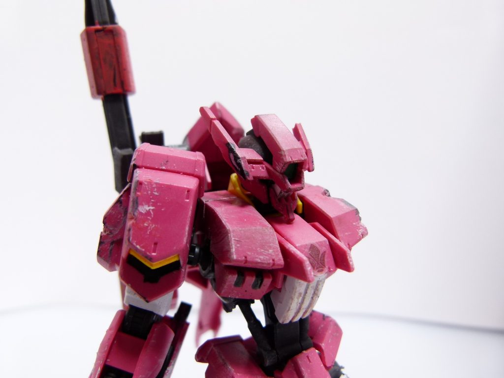 バストアップ。
鉄華団マークはマーキングシールかな。
流星号マークは手書き。