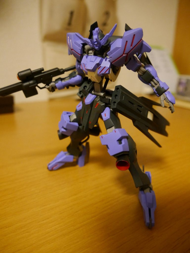 斜め前から
もうちょっと目のオーロラシールが見えるように写真とればよかったです