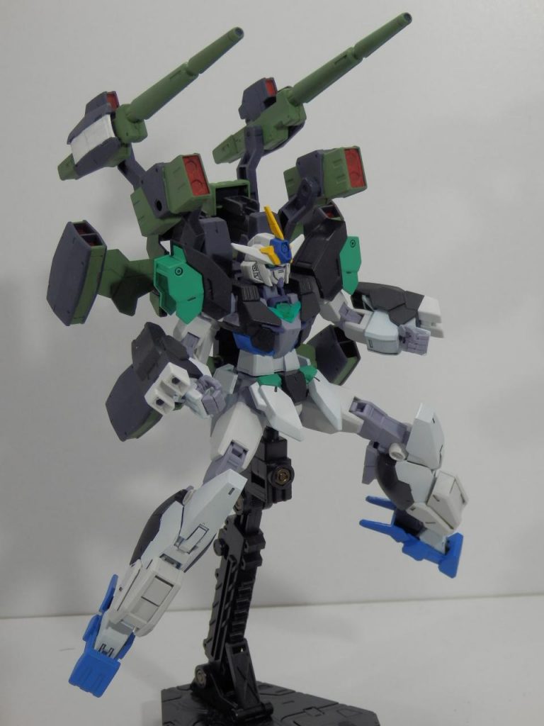 バックパック装備展開
ミサイルポッド、ビームキャノン共に2つ装備しています。
ホバーユニットは4つも付けています。