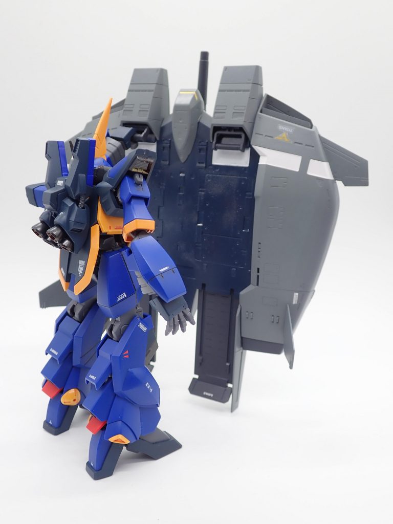 ティターンズマークはなんかの付録だったシール。ほんとはＺの時のはライトパープル？でコクピット形状も違うんですよな。キットは(UNICORN Ver.)