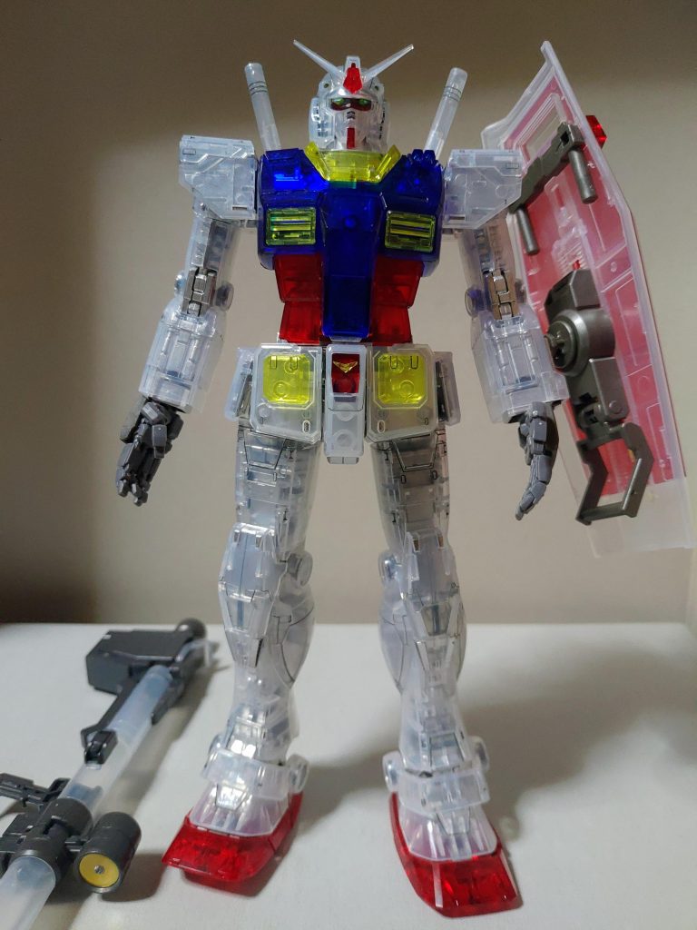 外装の白っぽさを残す為に内部をタミヤのスパークリングシルバーで塗装しました。