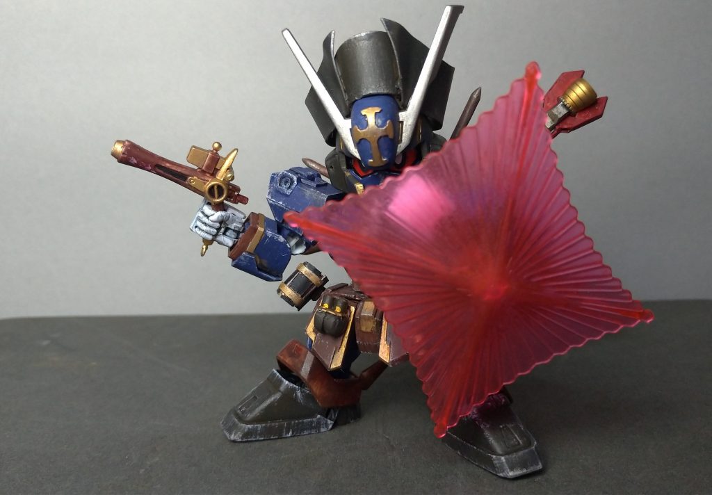 ●ビームシールド
自在に防御範囲を変更できる次世代型シールド。
ライダーの搭乗する「サンタマリア号」の帆を模しているとされている。