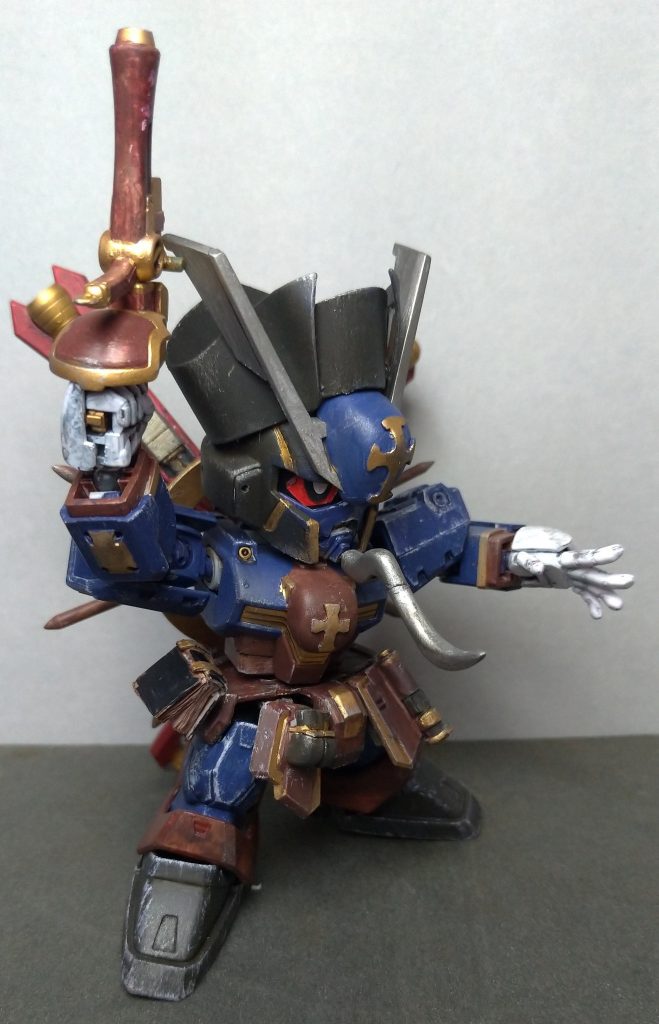 水筒、航海日誌、望遠鏡などはプラ材とパテからだいたい作りました。
航海日誌以外のアクセサリーは固定です。
そういえばゆで卵作ろうと思ってたけど忘れました。
どうやって持つんだよって言う問題もあるしね。

帽子はプラ板。ヒゲはプラ板と針金の骨組みの上にパテ盛りです。
頭と胸を十字架レリーフに変更。
目は付属シールの黒目を切り取り、赤のメタリックシールの上に貼付け。


さらに、SDCSの目変更ギミックとダクト開閉ギミックを使って――……