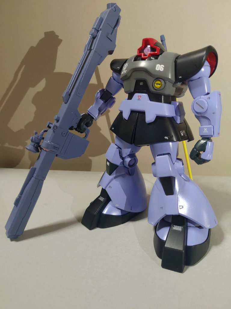 MGリックドム寄りの紫にしたかったので、リックドムで作製して、武器もビームバズにしました。