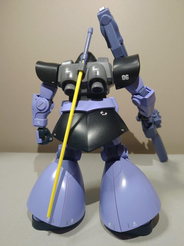 武器と関節とサーベルと黒は成型色のままで全体に半ツヤコートを吹いてます。