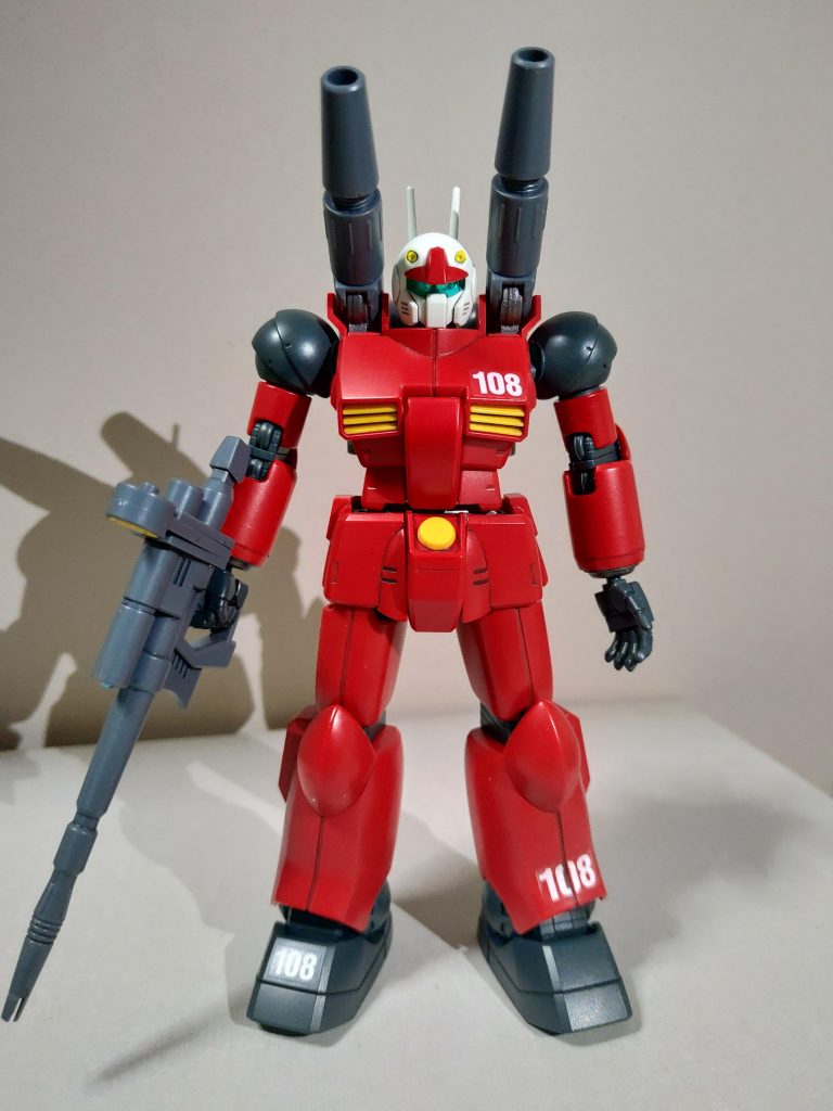 ガンキャノンのイメージは赤と緑なので、肩などネイビーブルーと濃緑色で調色して塗装しました。