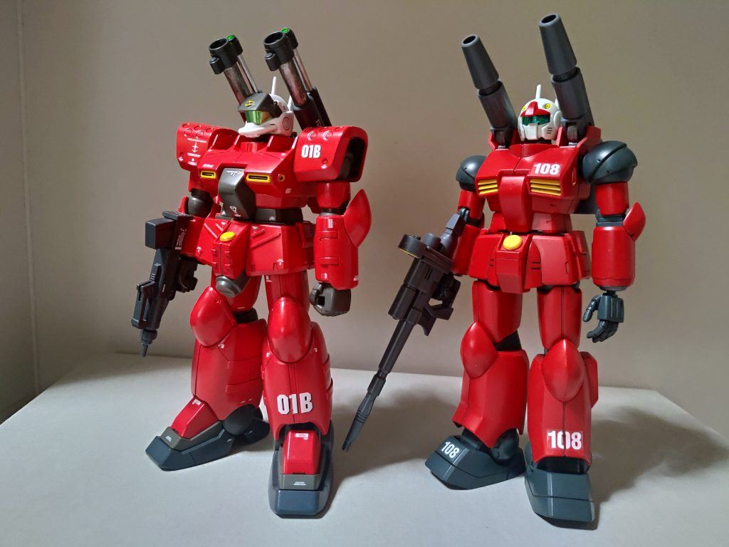 量産型と一緒にガワラ立ち。