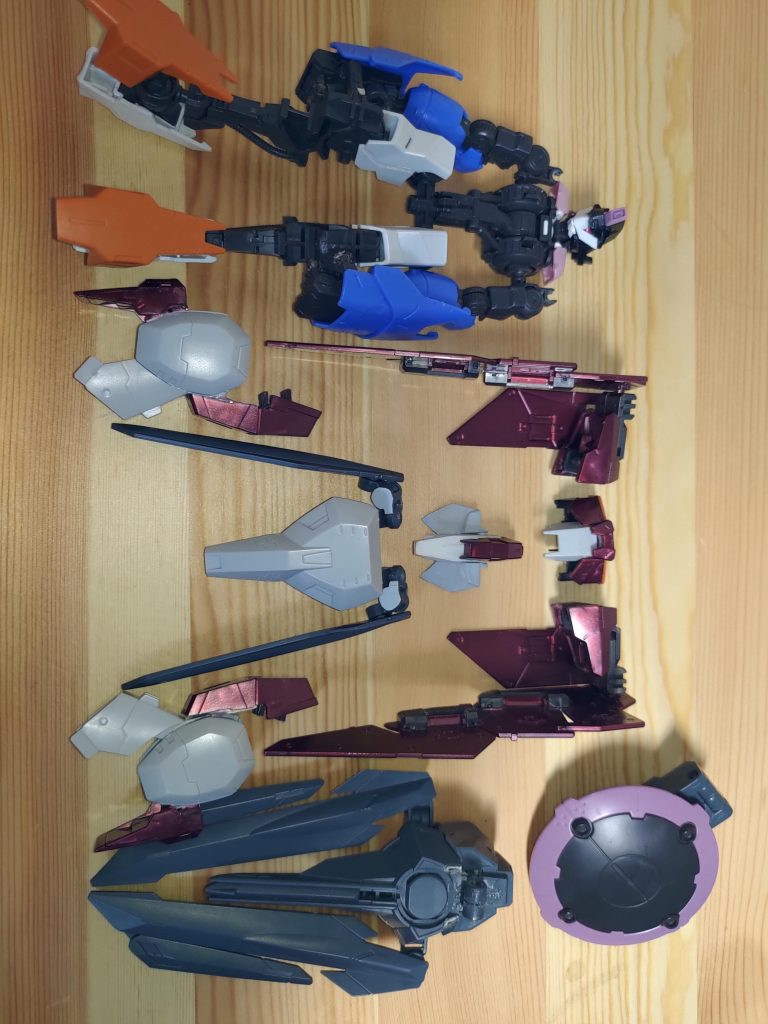 製作に関してガンダムフレームから取り外せるように作成する。というのが、私のガンダムフレームに対する作成ポリシーです。メインとして使用しているのは、① ガンダムウヴァル② ガンダムデュナメス③ ガンダムアスタロトリナシメント④ ノーネームライフルあとは、手持ちのジャンクパーツを使用しています。