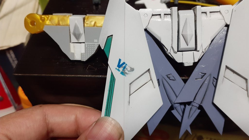 設定画と以前作ったヴァンセイバー用のマガノイクタチストライカーとにらめっこしながらネブラブリッツ用のマガノイクタチストライカーを作成しました
基部の外装はほぼプラ板です