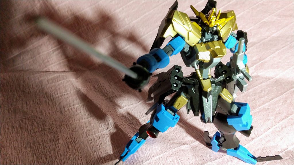 「鉄血コン」盛り上がってますね！

自分も参加したかったのですが、機体が決まらず悩んでいました。
「ヴィダール」がカッコイイと思って作製を決めたのですが、「記念式典の参列」を妄想してしまったので、水色と金色は合わないかなと思いつつ突っ走りました。

もっとも、記念式典ならもっと適した機体があったはず。。。
出来れば次はその機体で投稿したいですね。