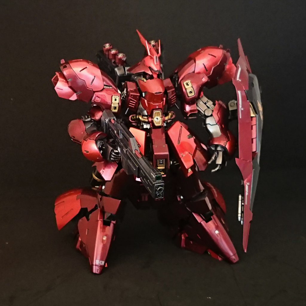 初心者ですがRGサザビーのメタリック塗装に挑戦しました(^ ^);–2枚目/制作者：こもプラ