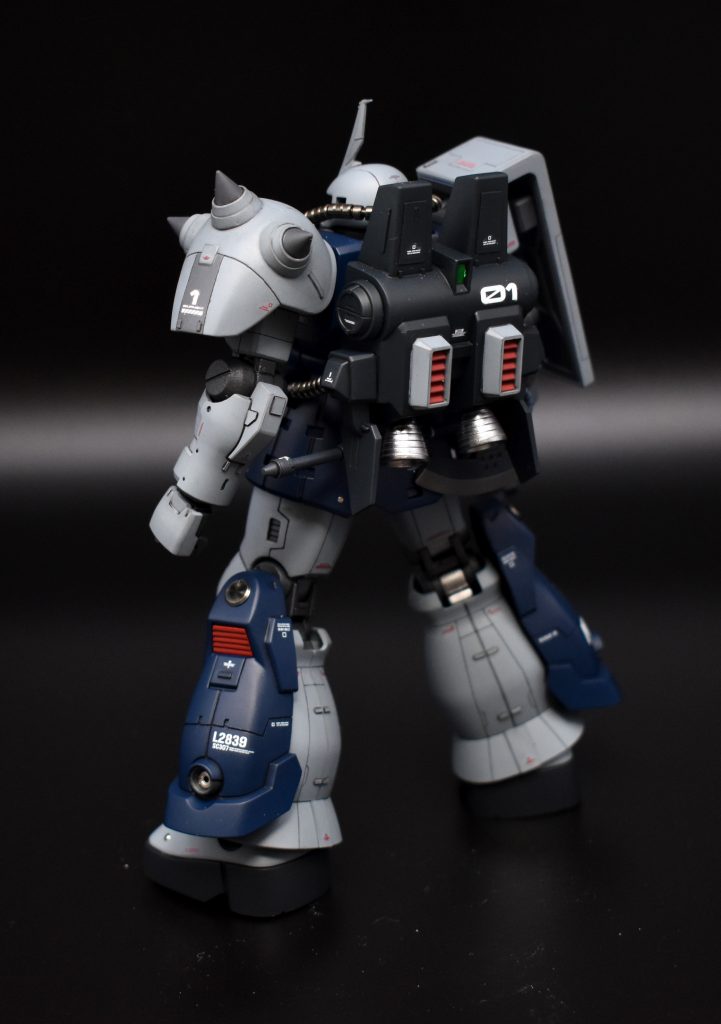 背面は高機動型ザク感が出てきます。