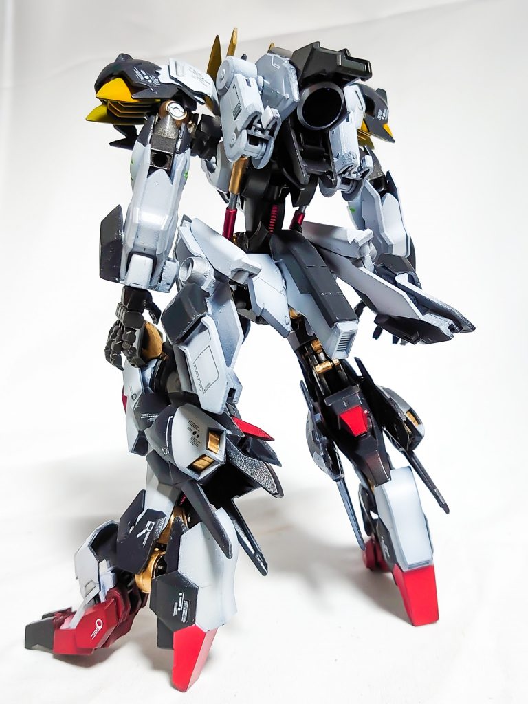 背面
パーツは置き換えてますが、パーツ構成はなるべくルプスに寄せるようにしてます

ちなみに本機には地上戦、空間戦用にバックパックが２種類あり、こちらはサムネにもついてる地上戦用
空間戦用より小さめ、可動式のウェポンラック付き