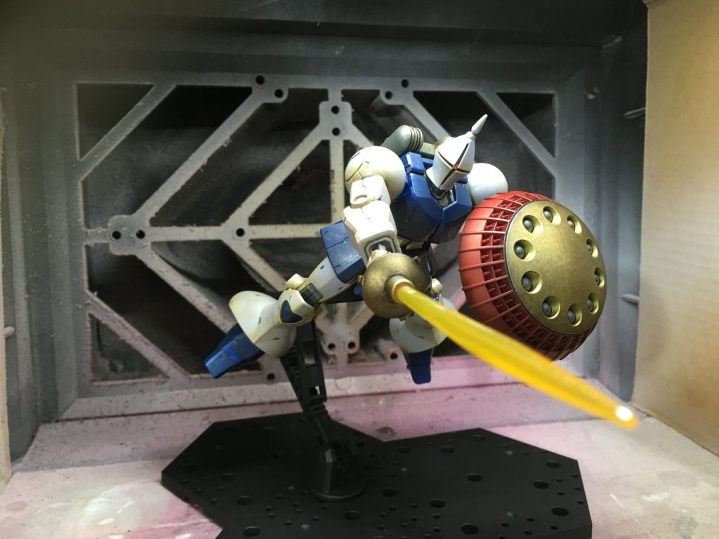 シャドーはリアルタッチマーカーイエローで埃っぽさを出したかったのですが、オイル漏れっぽくなってしまいました。