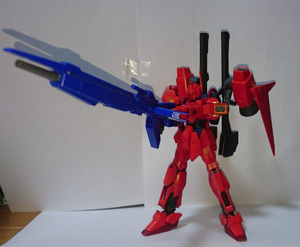 ネモの肩パーツの可動域のおかげで、ハイメガランチャーなどの持ちにくい武器も楽に持てます。メガバズーカランチャーが欲しいです・・・(未所持)