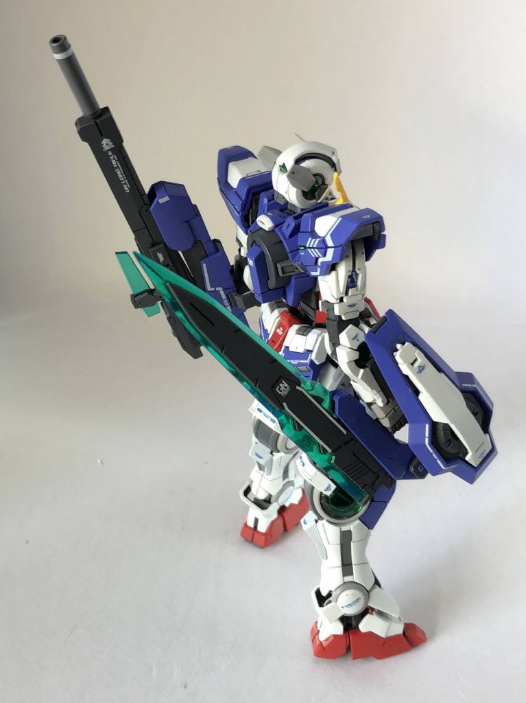 リアスカートのスラスターは少し形状変更。間の腰パーツはリペア３用だと短いので標準形状の方を使用。メタルビルドに習って肘パーツは無しで製作。