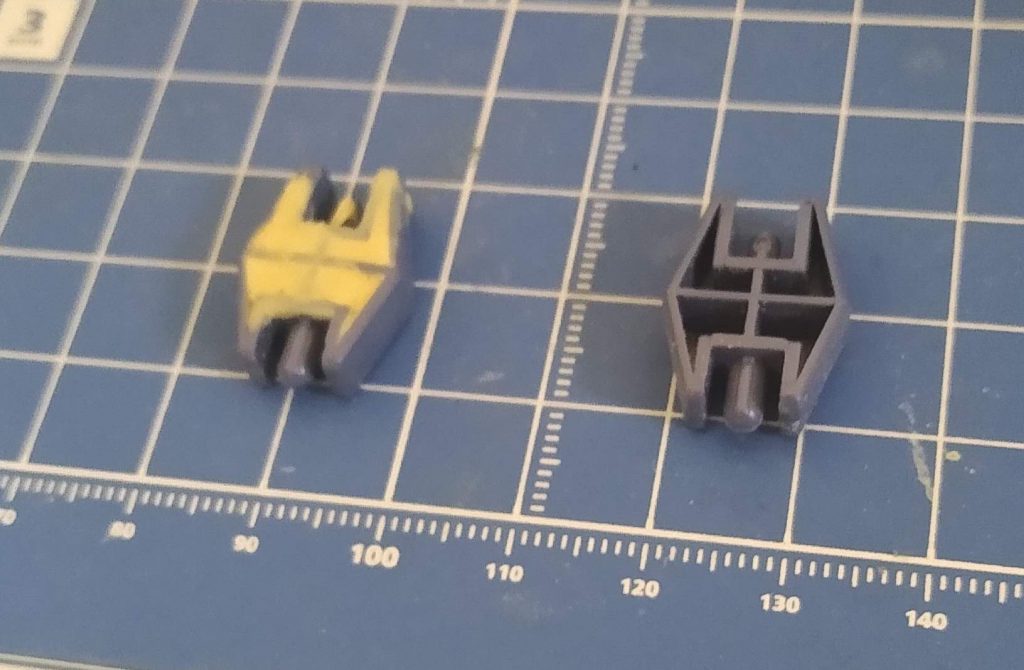 唯一気になったのが膝関節の肉抜き穴。