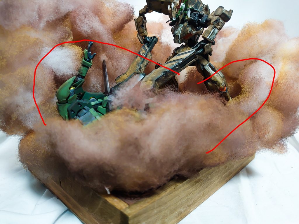 土台はいつも通り百均のウッドボックス
スタイロフォームでかさ増しして粘土で地面を作ってます
今回も煙(綿)がふんだんに必要だったので、以前作ったルプスレクスのヴィネットのように綿の中にワイヤー(赤線箇所)通して軸を作ってあります
これに随所接着する事で型崩れを防いでます