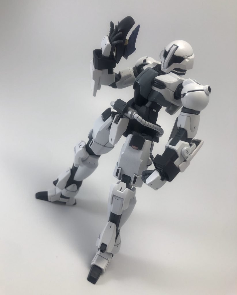 ヅダ!!!
名前の「Z.D.」とは「ヅダ(ZuDah)」のことでした笑
頭部ユニットはヅダがマスクをつけているような構造で製作しています。
予備機〜3番機までを組み替えて再現できる機構も元キットのまま残しているので、角付き頭部にすることもできます。