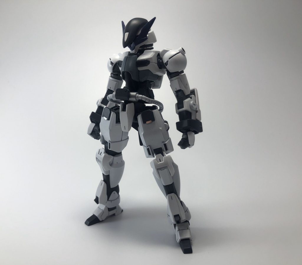 改めてマント無しの全体画像です。
今作は「ヒーローアクションがばっちり決まる機体」をコンセプトに製作しました。
