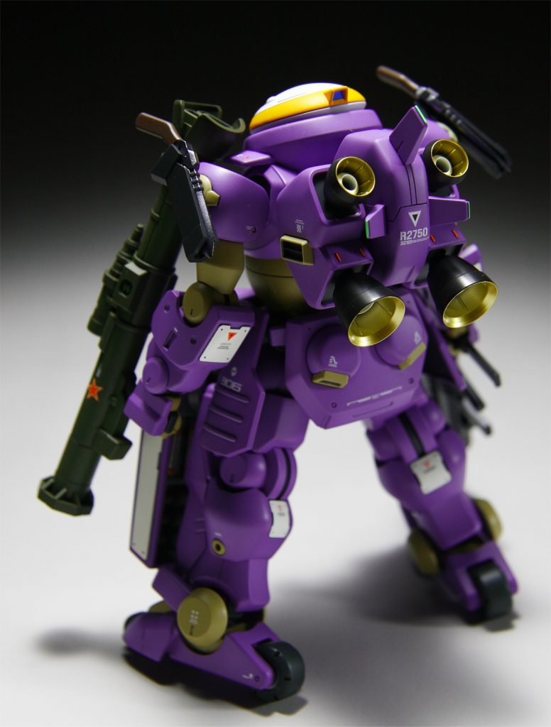 ランドセルと膝のシールドはザクⅢから、肩のナイフがお気に入りです。