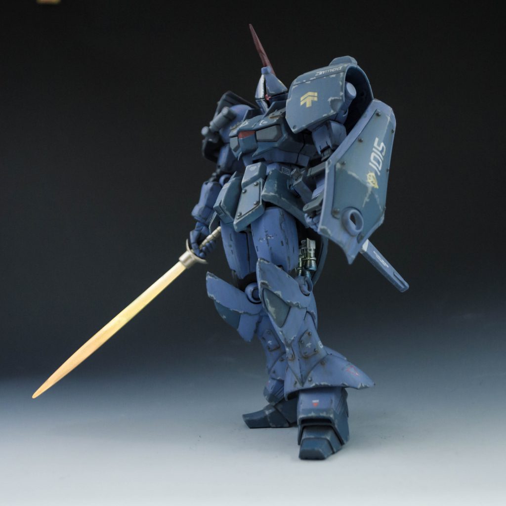 ビームサーベルは、ノーマルのギャンと同じもの。
鍔(ツバ)の形状が少し違うだけである。