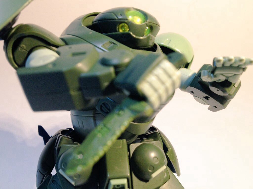 マスク
オン・オフ ギミック

アメリアでも品薄のマスクも、海賊部隊には優先的に配備される。
海賊部隊ゆえに、味方白兵戦力との連携や敵白兵戦力への警戒のための、下方への強化センサー。