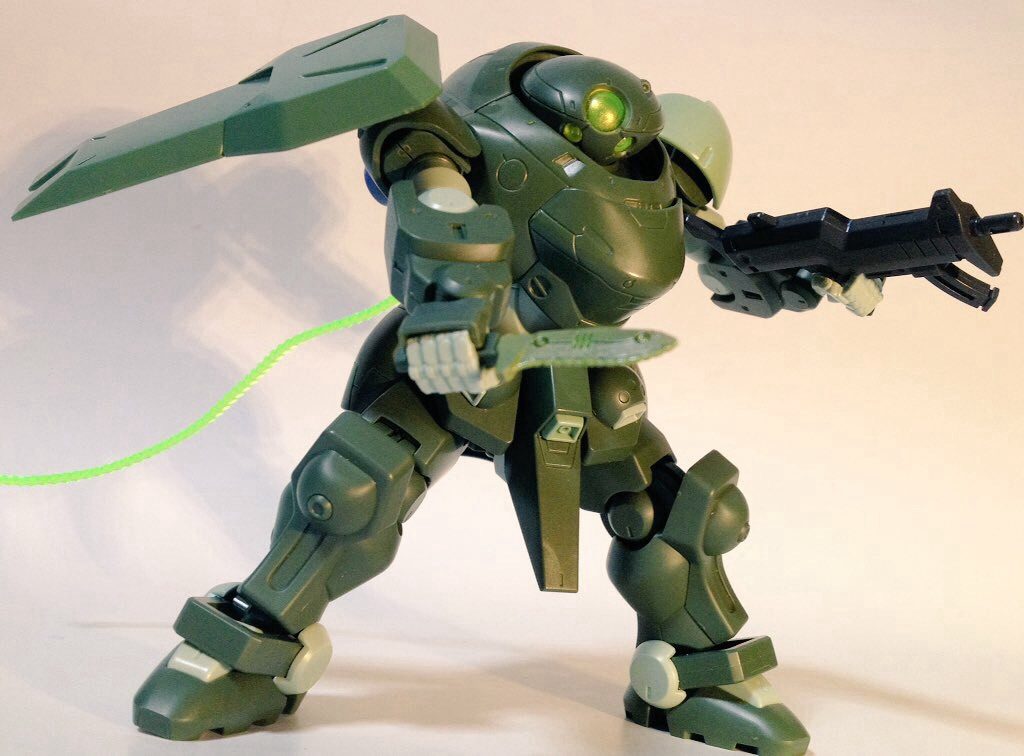 お湯で軟質を曲げたり、エポパテや瞬着やガンダムマーカーをつかったり、楽しかったです。