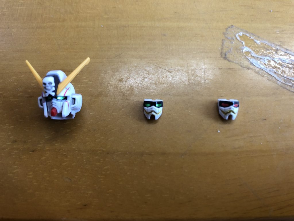 頭部にはフェイスパーツが3種あり、左から通常時、放熱モード、リミッター解除モードがあります。