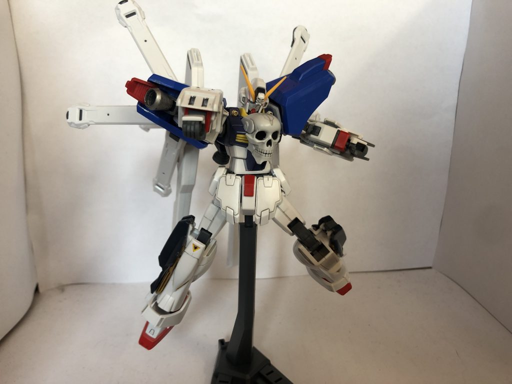 肩部、腕部には強化ユニット。グローアップユニットを装備。F91RRを参考にして、機動力や弾幕、耐弾性を強化。肩部には背部スラスター1基分のブースターを左右に1基ずつ腕部には、耐弾性をもったアーマーに粒子変換器を搭載した。2連装ビームガンが内蔵されています。