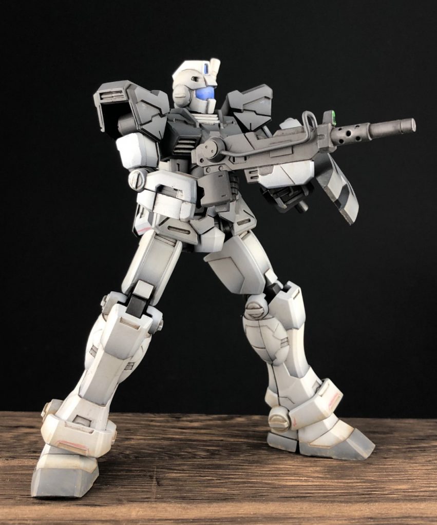 マシンガンのストックは金属線に交換のうえ、可動式に変更。