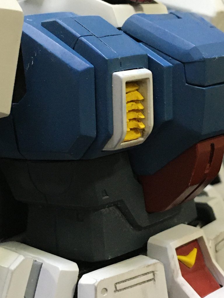 胸部ダクトのフィン加工。薄肉化と段付加工でアクセントに。