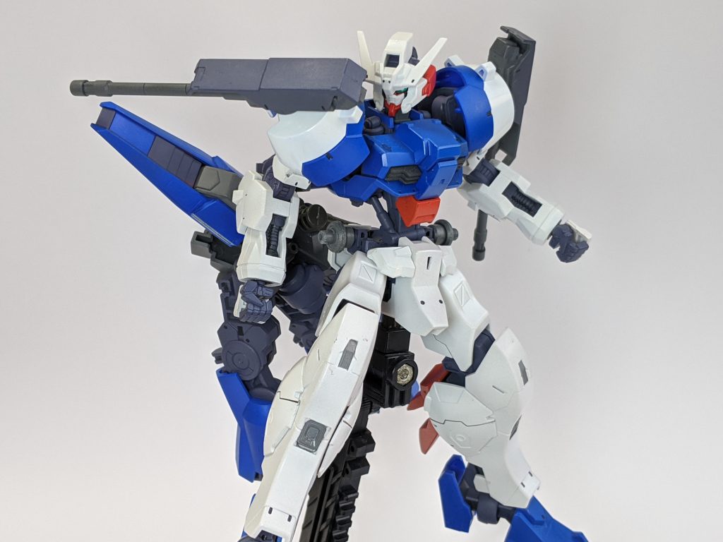 ここからが本領発揮。背中のAユニットを肘に接続して…