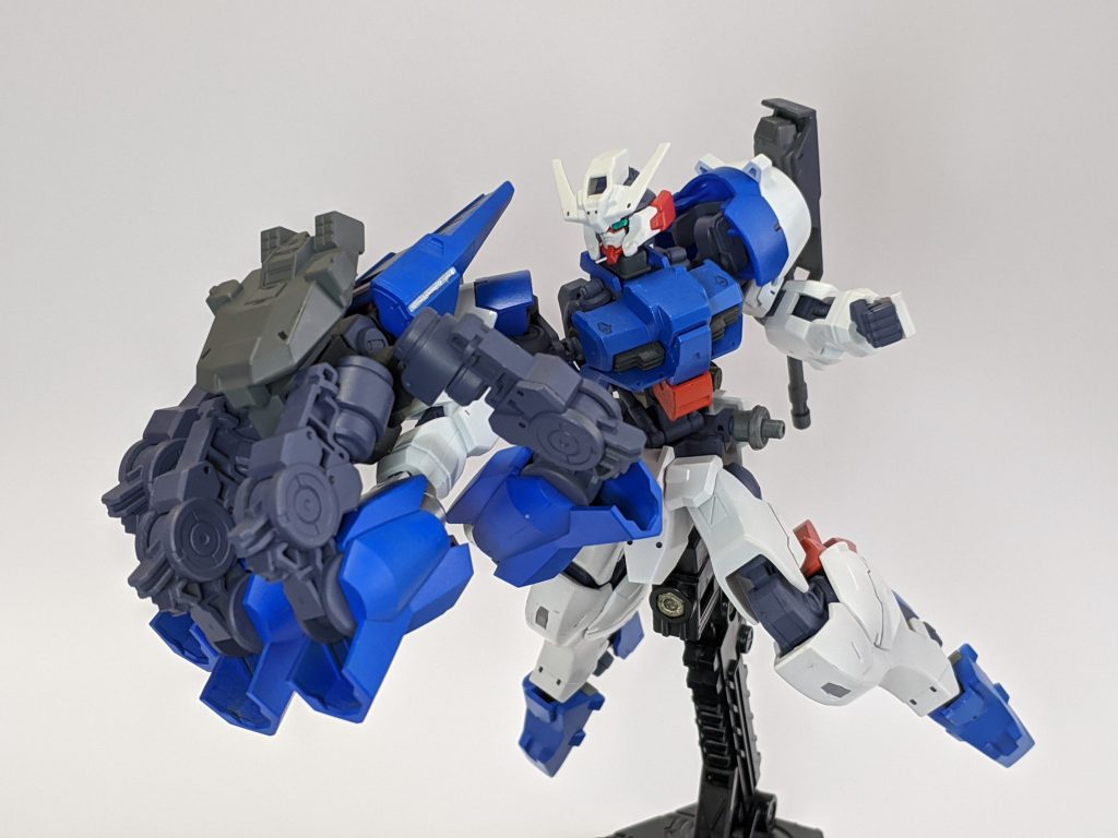 それはそれとして、元々の鉄血フレームの可動範囲の広さもあり、ポーズを上手くつければそれなりの写真は撮れて満足しています。