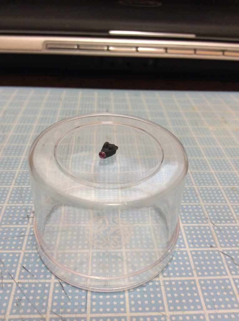 ツインアイソケットverを研磨して、モノアイカメラは付属のシール＋100均UVレジンです。