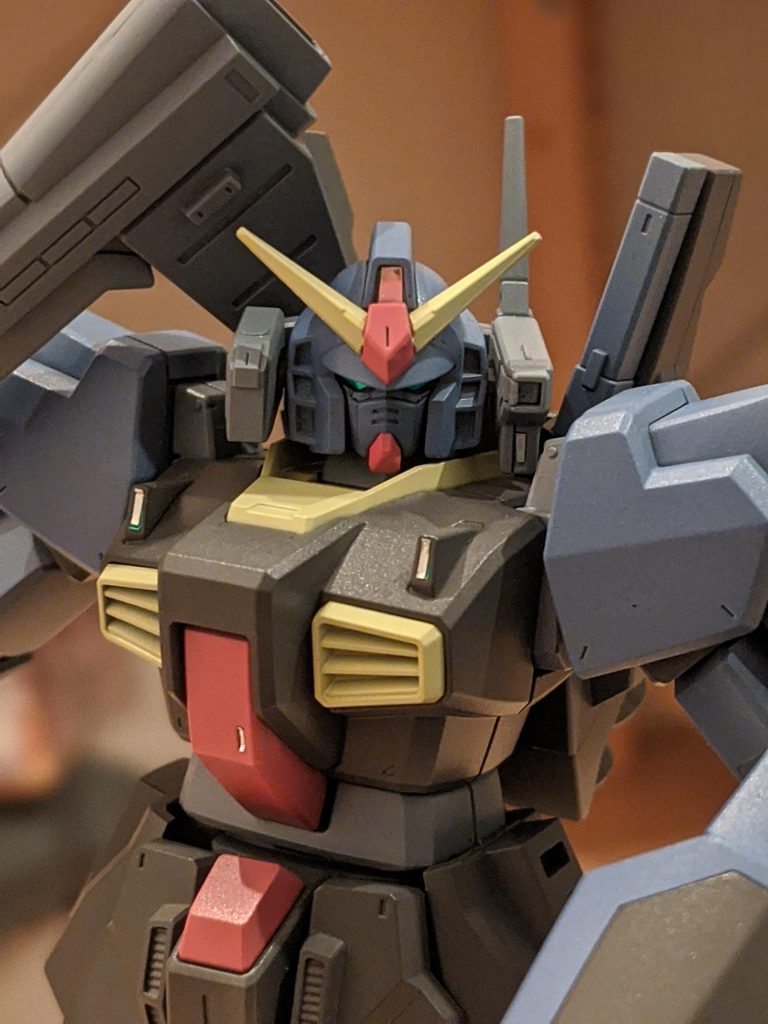 黒そうで黒くない少し黒いガンダム–3枚目/制作者：たま