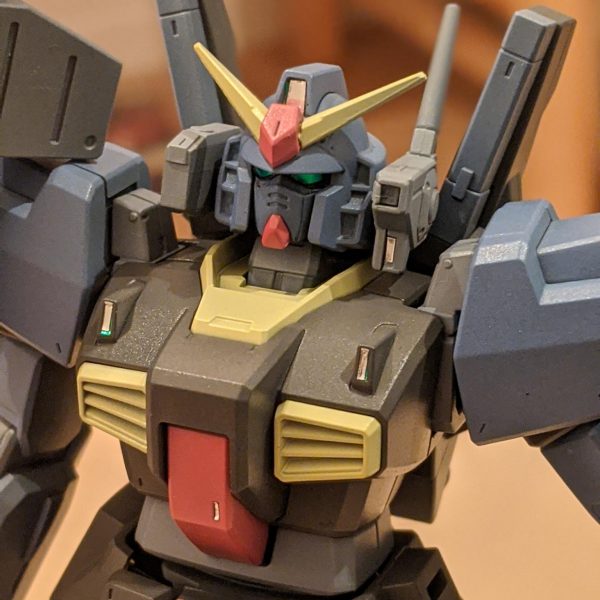 黒そうで黒くない少し黒いガンダム