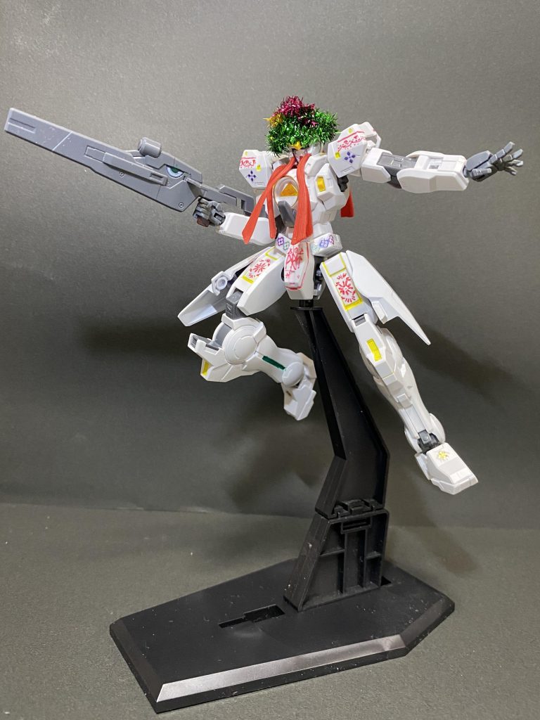 あんまりホルガ村と銃のイメージは結びつかないが、付属のライフルの模様が眼に見えたので、塗ったら顔のような感じになった。