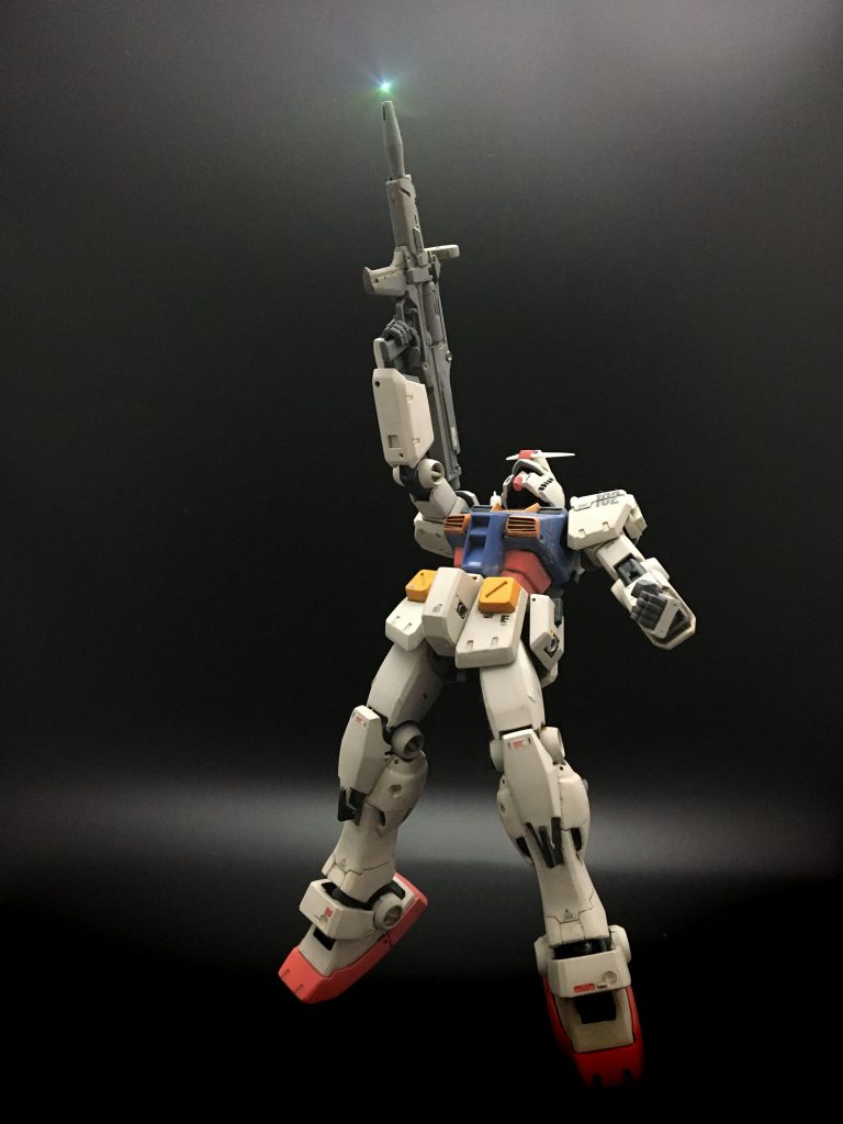 「上か!」画像ソフトで台座を消して、少しだけエフェクトを加えた射撃シーン。イメージは「コンスコン強襲」でしょうか。