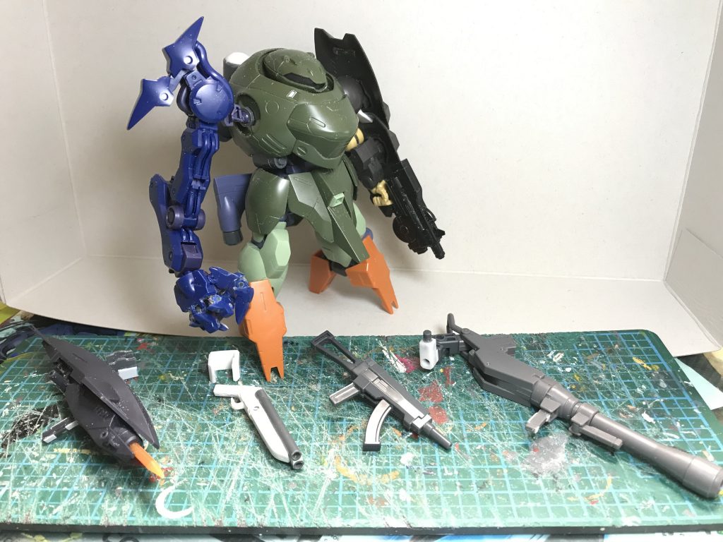 珍しく制作工程ですが、しっくりくる武器が決まらなくて色々無駄作成してました。
悩んだ挙句グリモアマシンガンを無改造で持たせるのが一番しっくりと。